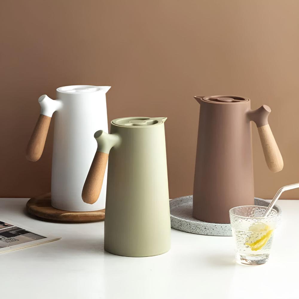Isolerad karaff med trähandtag 1 liter