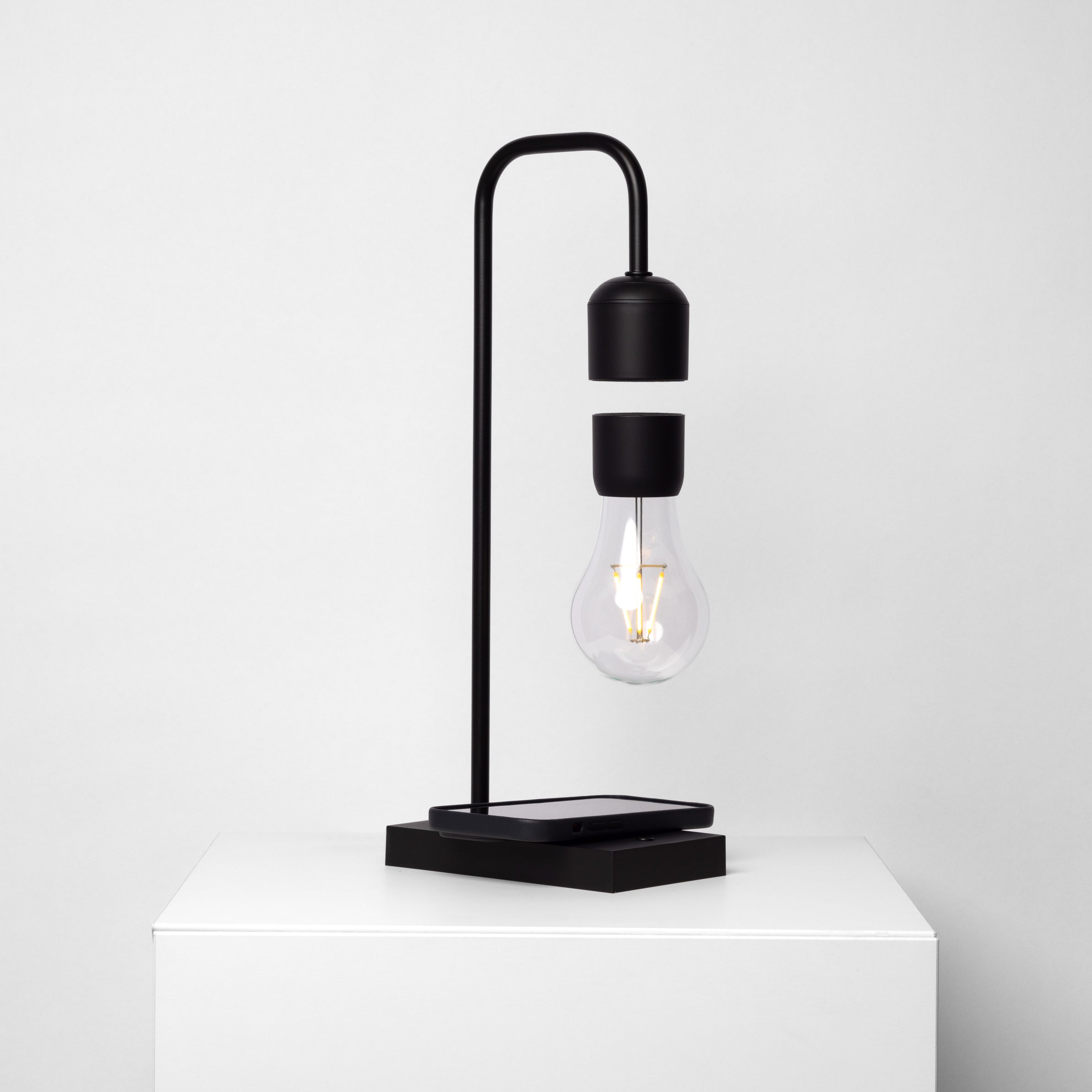 AeroCharge – Minimalistisk LED-plafondlampa med trådlös laddning och svävande design (8W)
