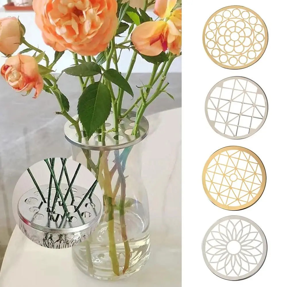 Blomsterhållare i metall för vaser