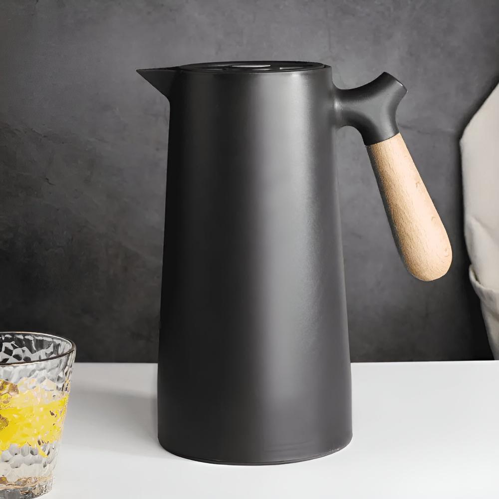 Isolerad karaff med trähandtag 1 liter
