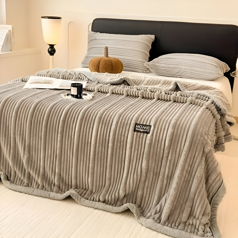 StripeHaven Pläd – Varm, Hållbar & Vintage-Inspirerad Fleecefilt
