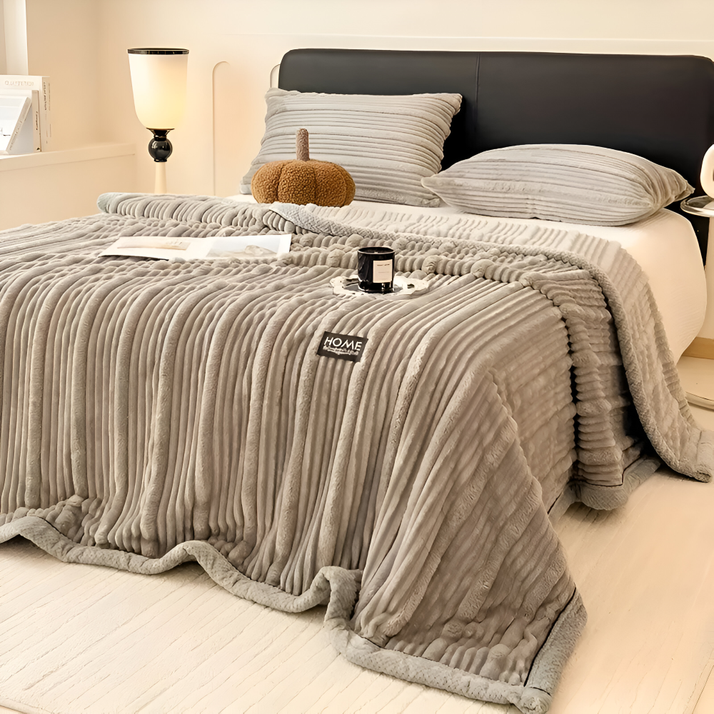 StripeHaven Pläd – Varm, Hållbar & Vintage-Inspirerad Fleecefilt