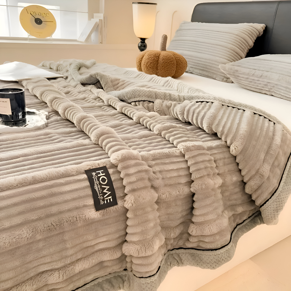 StripeHaven Pläd – Varm, Hållbar & Vintage-Inspirerad Fleecefilt