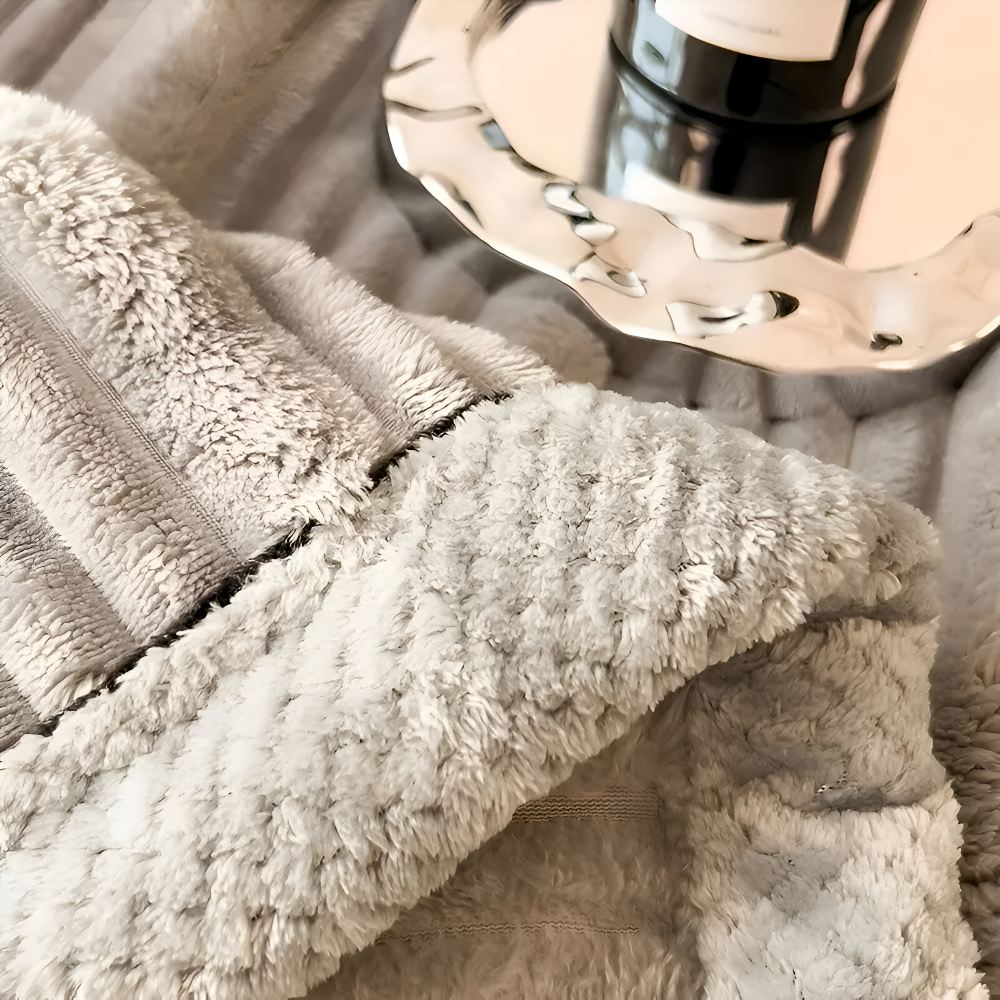 StripeHaven Pläd – Varm, Hållbar & Vintage-Inspirerad Fleecefilt