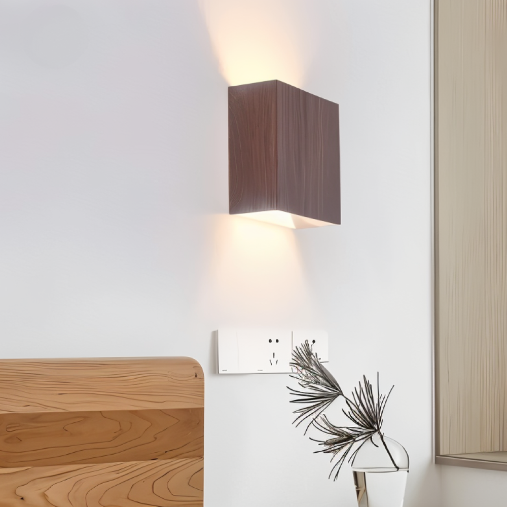 Boxy – Rektangulär Vägglampa i Trä med Up & Down LED-belysning för Sovrum