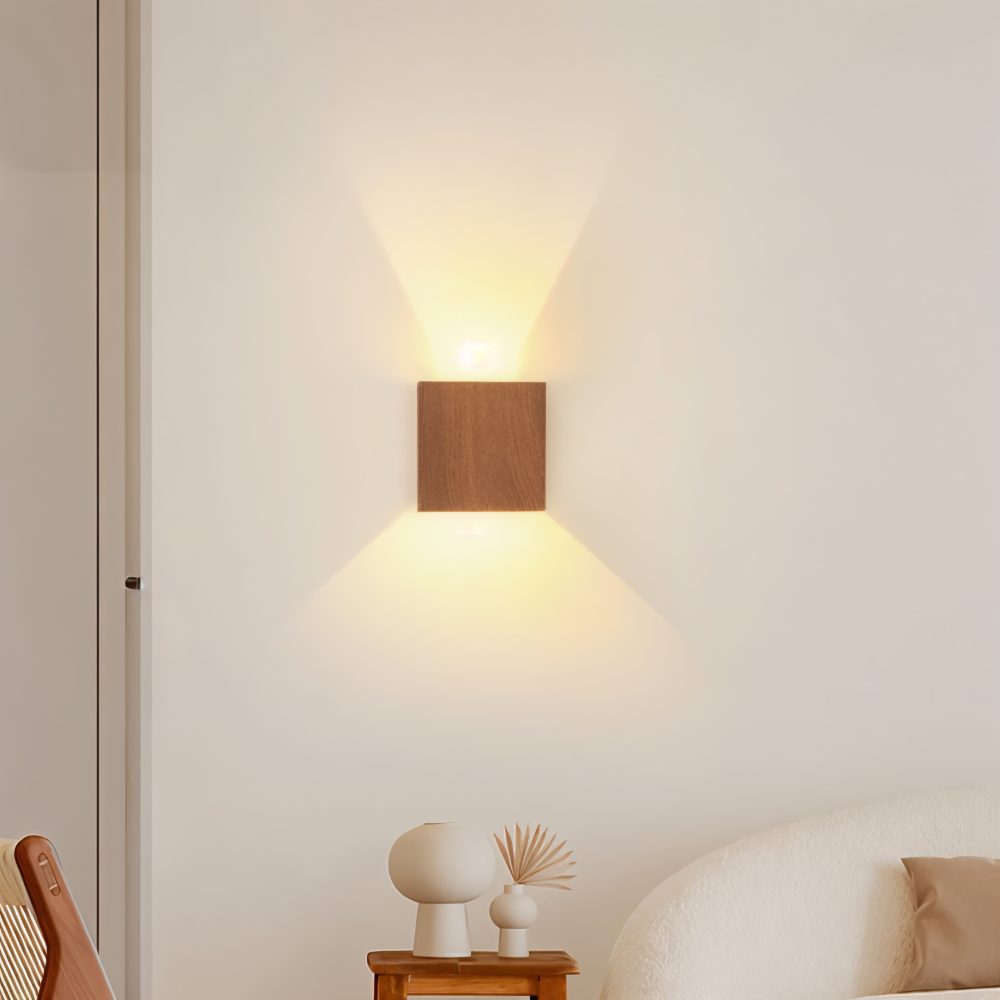 Boxy – Rektangulär Vägglampa i Trä med Up & Down LED-belysning för Sovrum