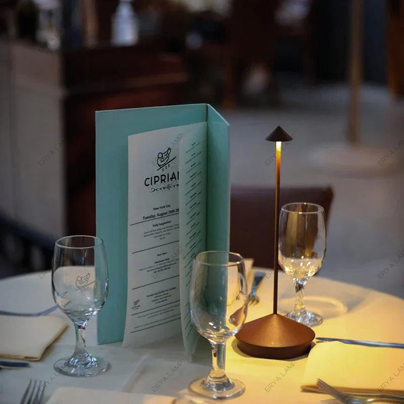 Lumivra – Konstnärlig uppladdningsbar bordslampa med dimbar LED för matsal och hem