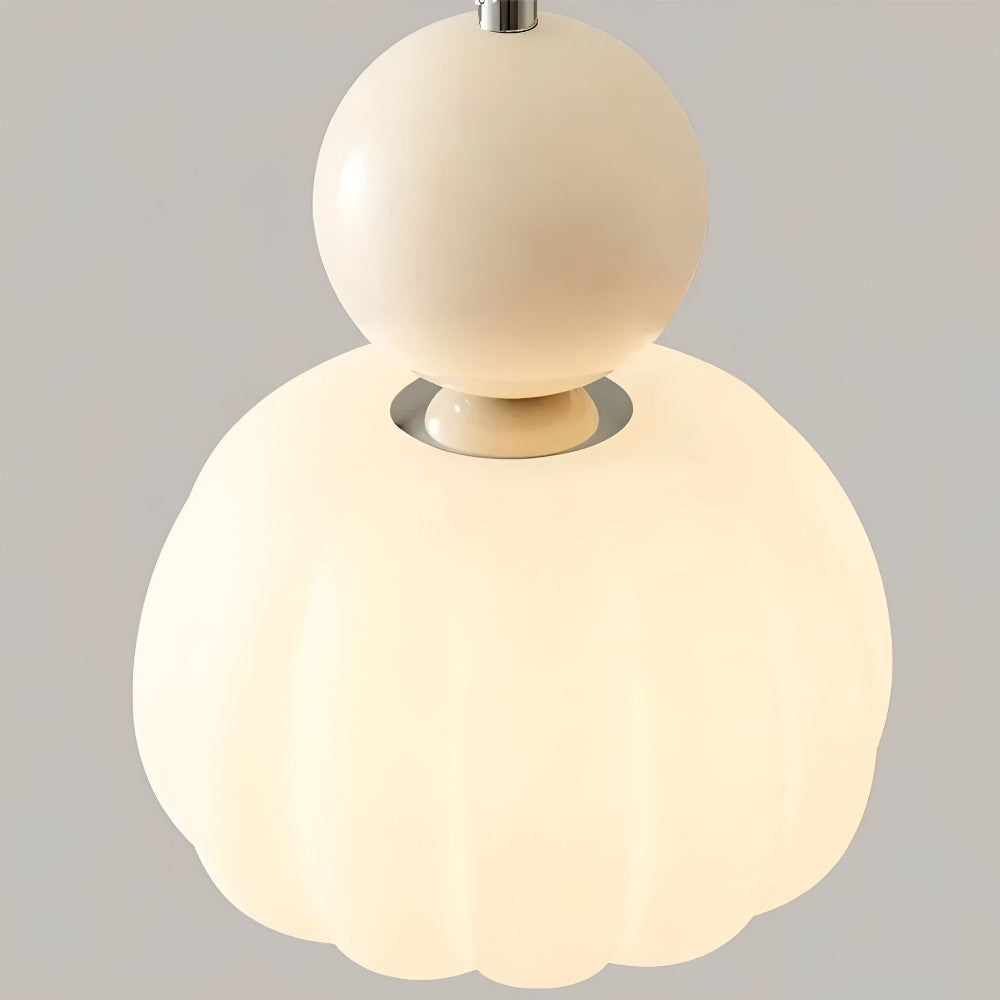 Crémura – Klassisk Art Deco Pendellampa i Crème och Metall