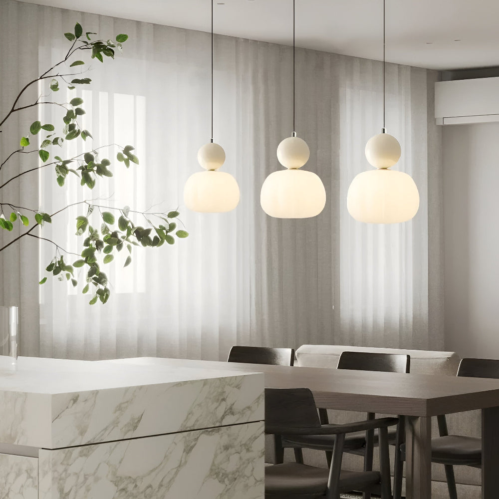 Crémura – Klassisk Art Deco Pendellampa i Crème och Metall