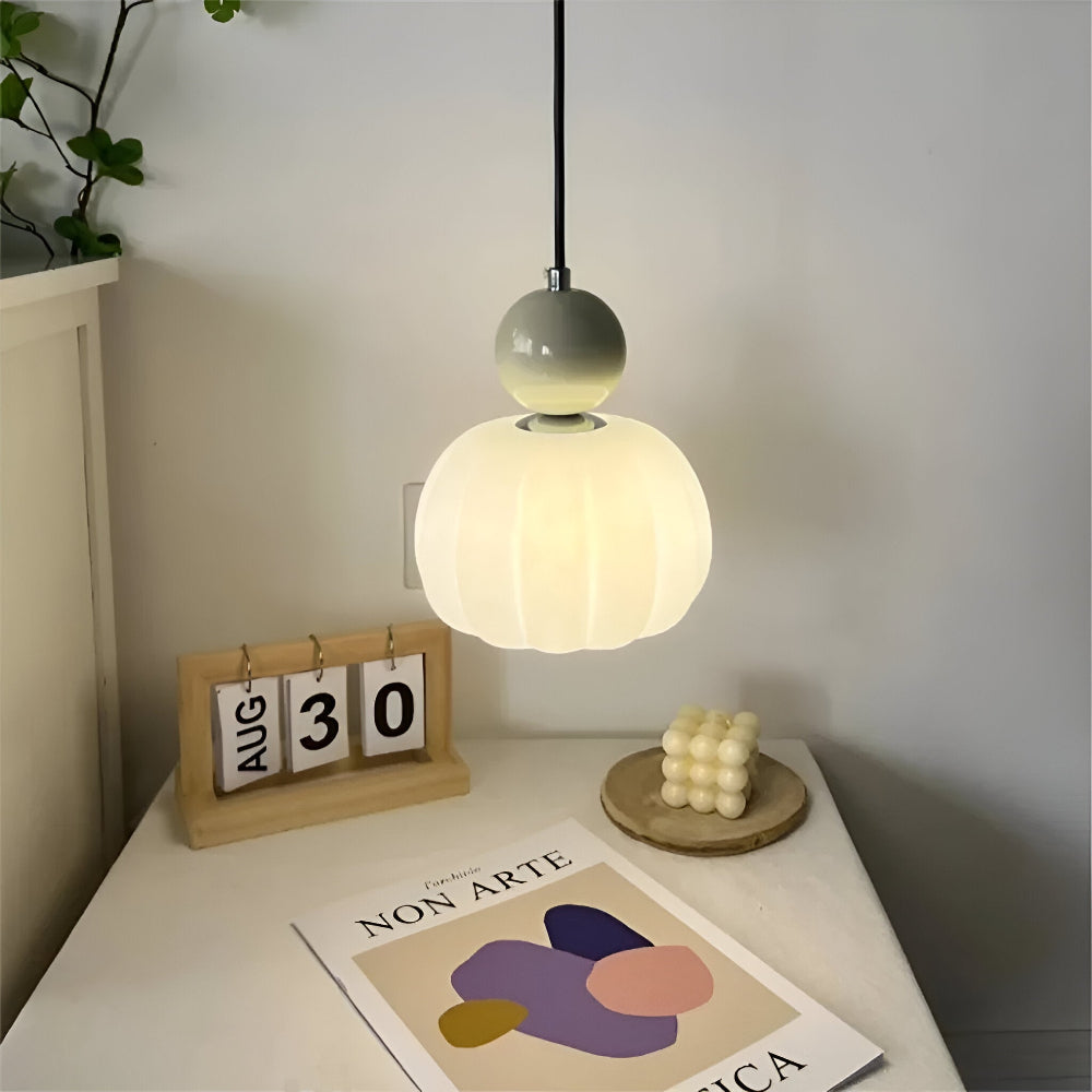 Crémura – Klassisk Art Deco Pendellampa i Crème och Metall