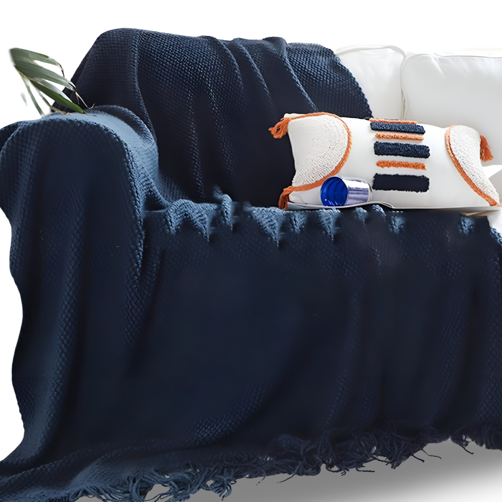 ChunkWeave Cozy – Grovstickad Akrylfilt med Tofsar