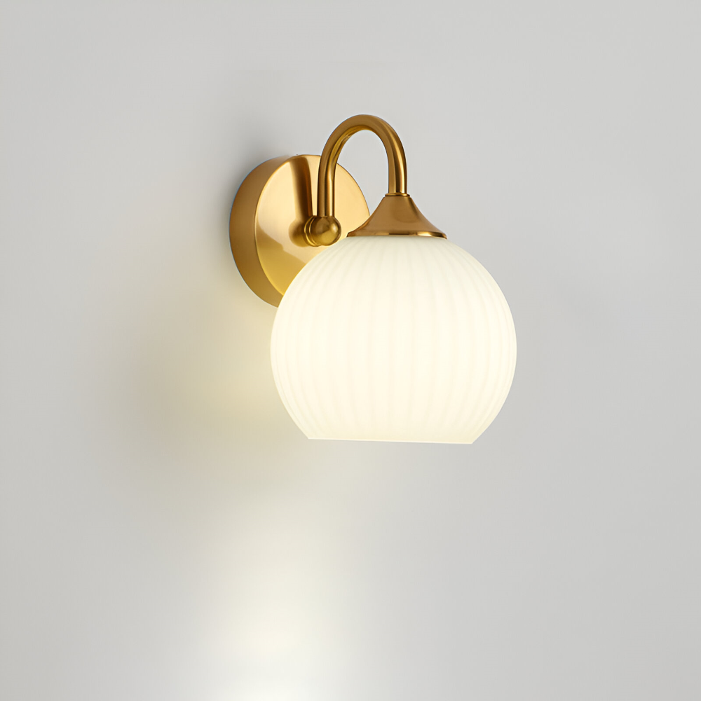 GlowSphere – Randig Glasvägglampa i Modern Klotdesign