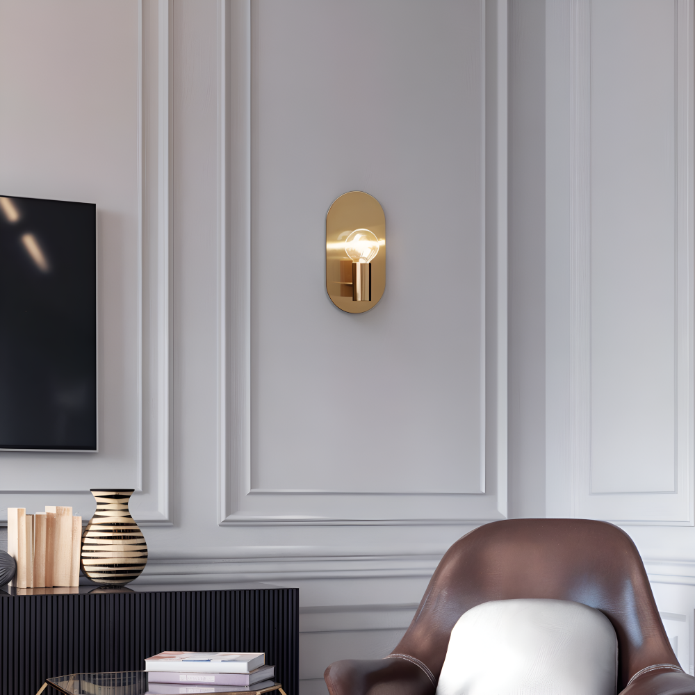 Aurumé – Vägglampa i Polerad Koppar med Oval Guldplatta