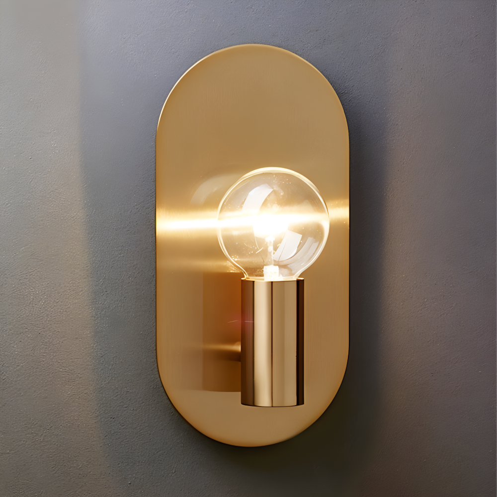 Aurumé – Vägglampa i Polerad Koppar med Oval Guldplatta