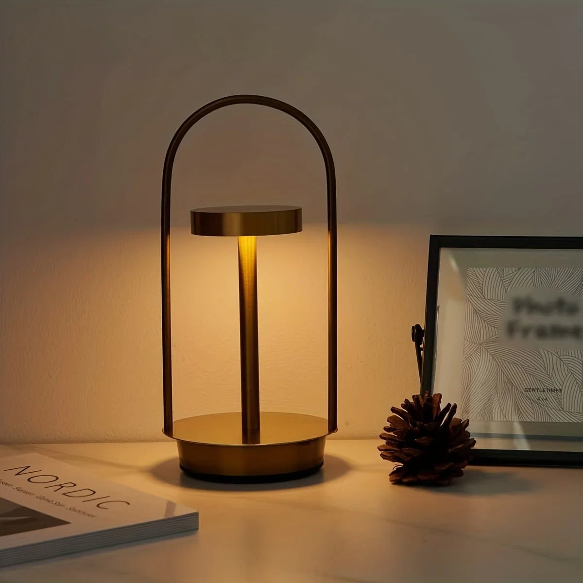 Estraglo – Dimbart LED-bordslampa med modern design och USB-uppladdning