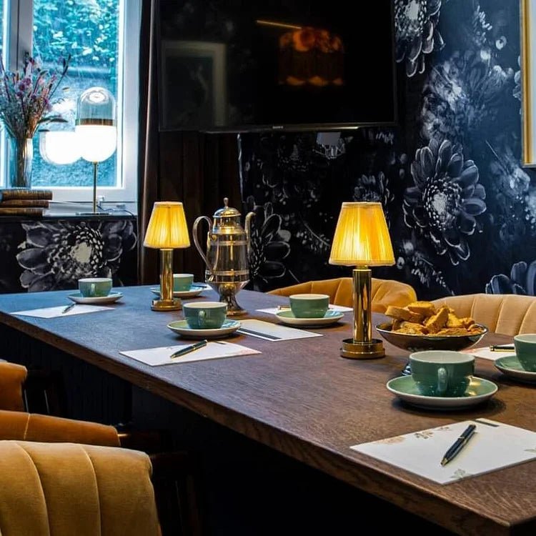 AuréLight – Trådlös LED-bordslampa med dimbart ljus och avtagbar lampskärm