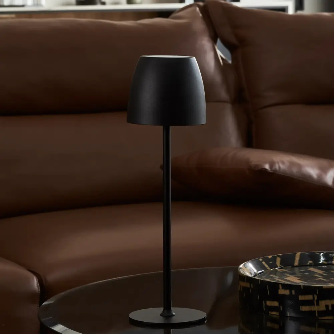 LjusLuxe - Trådlös Bordslampa med Lyxig Design och Dimbar Funktion