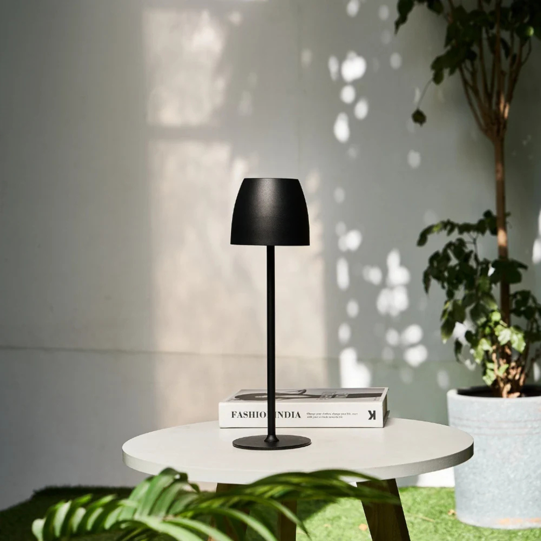LjusLuxe - Trådlös Bordslampa med Lyxig Design och Dimbar Funktion