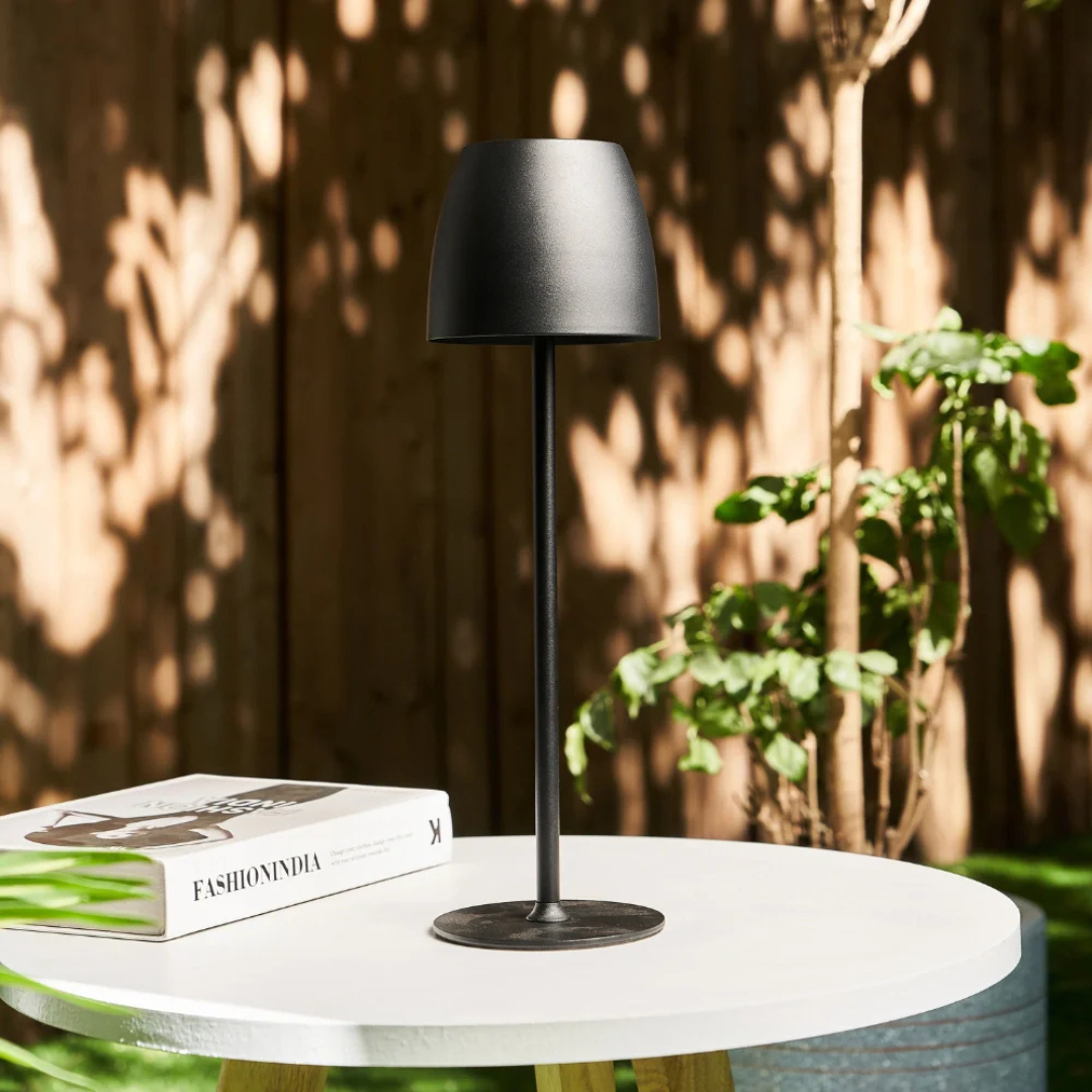 LjusLuxe - Trådlös Bordslampa med Lyxig Design och Dimbar Funktion