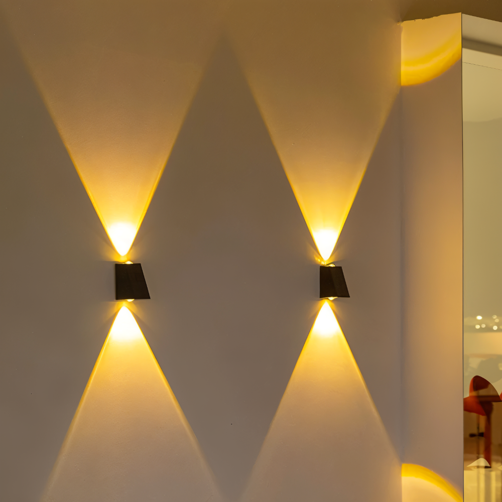 SunBrite Dual – Solenergi Vägglampa för Trädgård | Up & Down LED Utomhusbelysning IP54