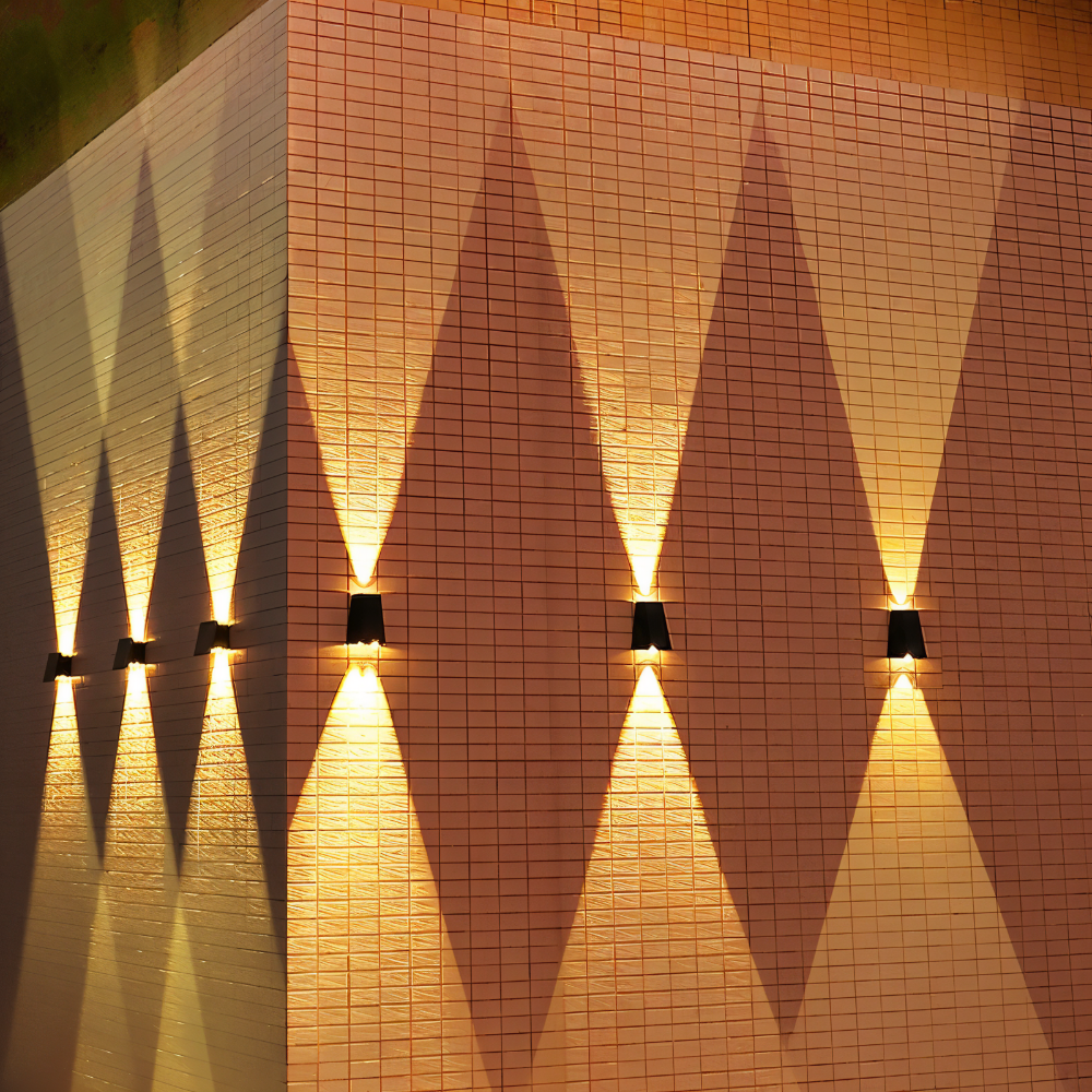 SunBrite Dual – Solenergi Vägglampa för Trädgård | Up & Down LED Utomhusbelysning IP54