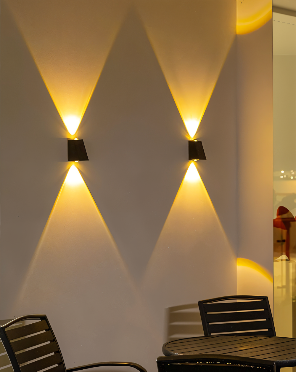 SunBrite Dual – Solenergi Vägglampa för Trädgård | Up & Down LED Utomhusbelysning IP54