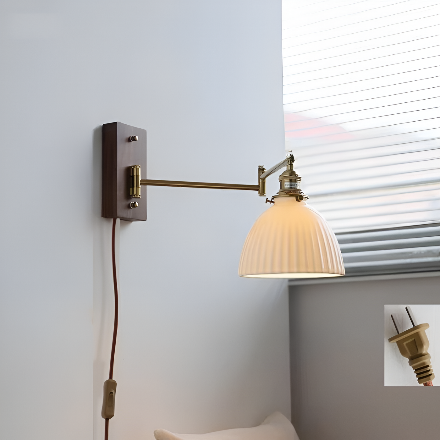 GlowLinn – Justerbar Keramisk Vägglampa med Dragkedja och Trädetaljer