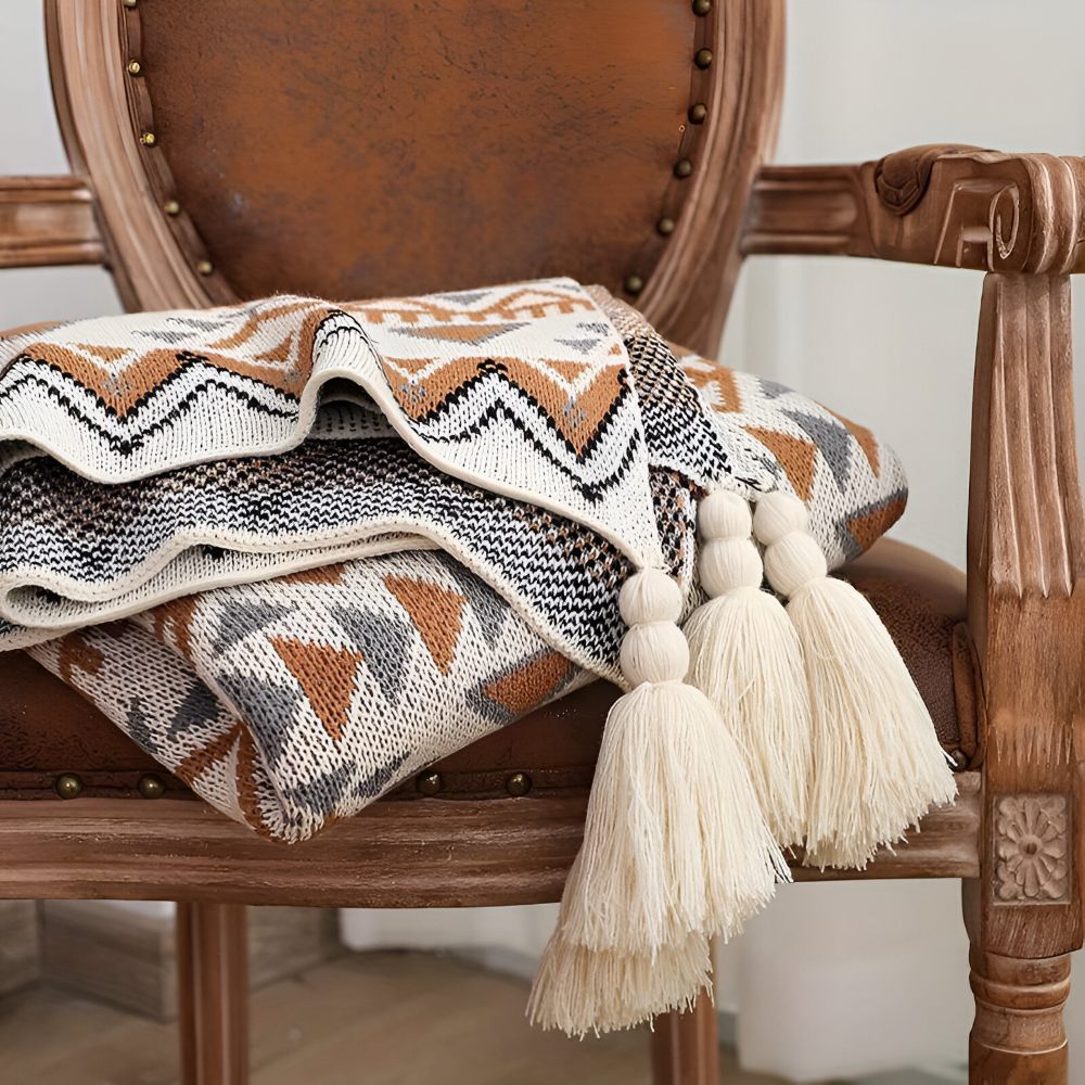 WeaveAura – Boho Pläd med Geometriskt Mönster & Tofsar