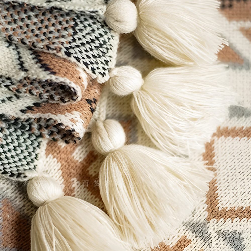 WeaveAura – Boho Pläd med Geometriskt Mönster & Tofsar