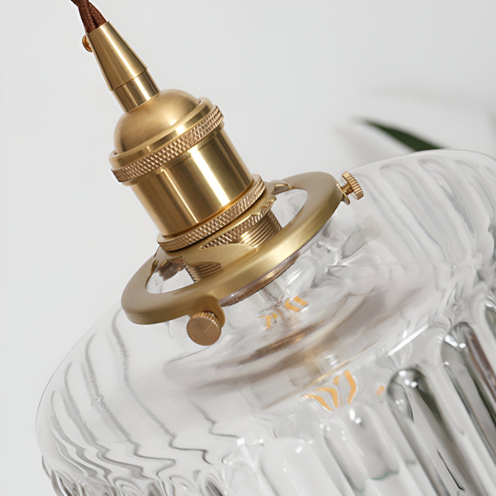 GlamourGlass – Vintage Grön Pendellampa i Cylindrisk Glasdesign