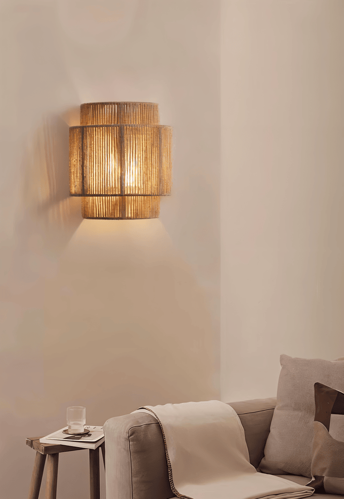 BohoWeave – Vägglampa i Hampa & Rotting med Naturlig Boho-Design