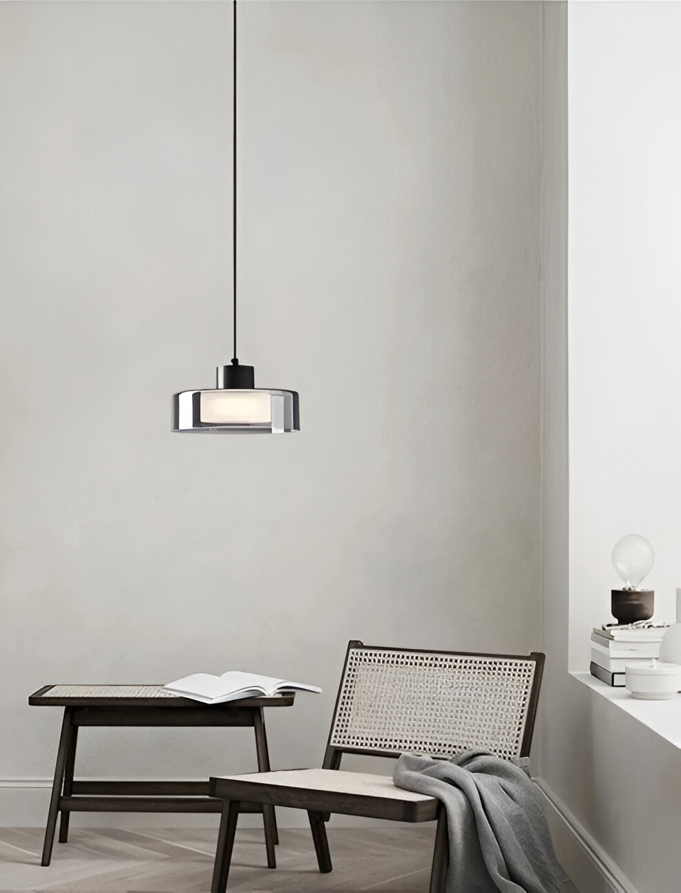 VetroLume – Cirkulär Rökglas Pendellampa i Modern Minimalistisk Design