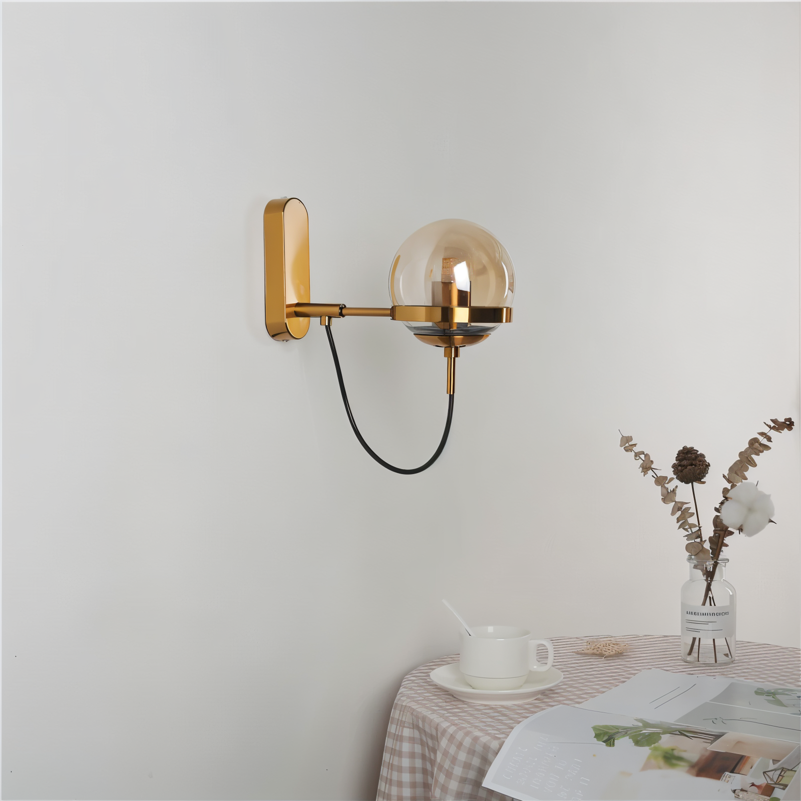 ScandiShine – Vägglampa i Glasglob med Nordisk Design och LED-belysning för Inomhusbruk