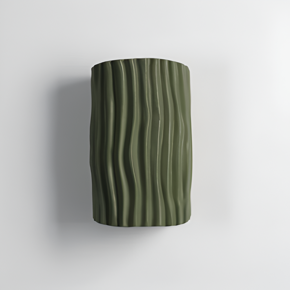 HuePleat – Kurvig Plisserad Vägglampa i Resin med Upp- och Nedåtriktad LED-belysning