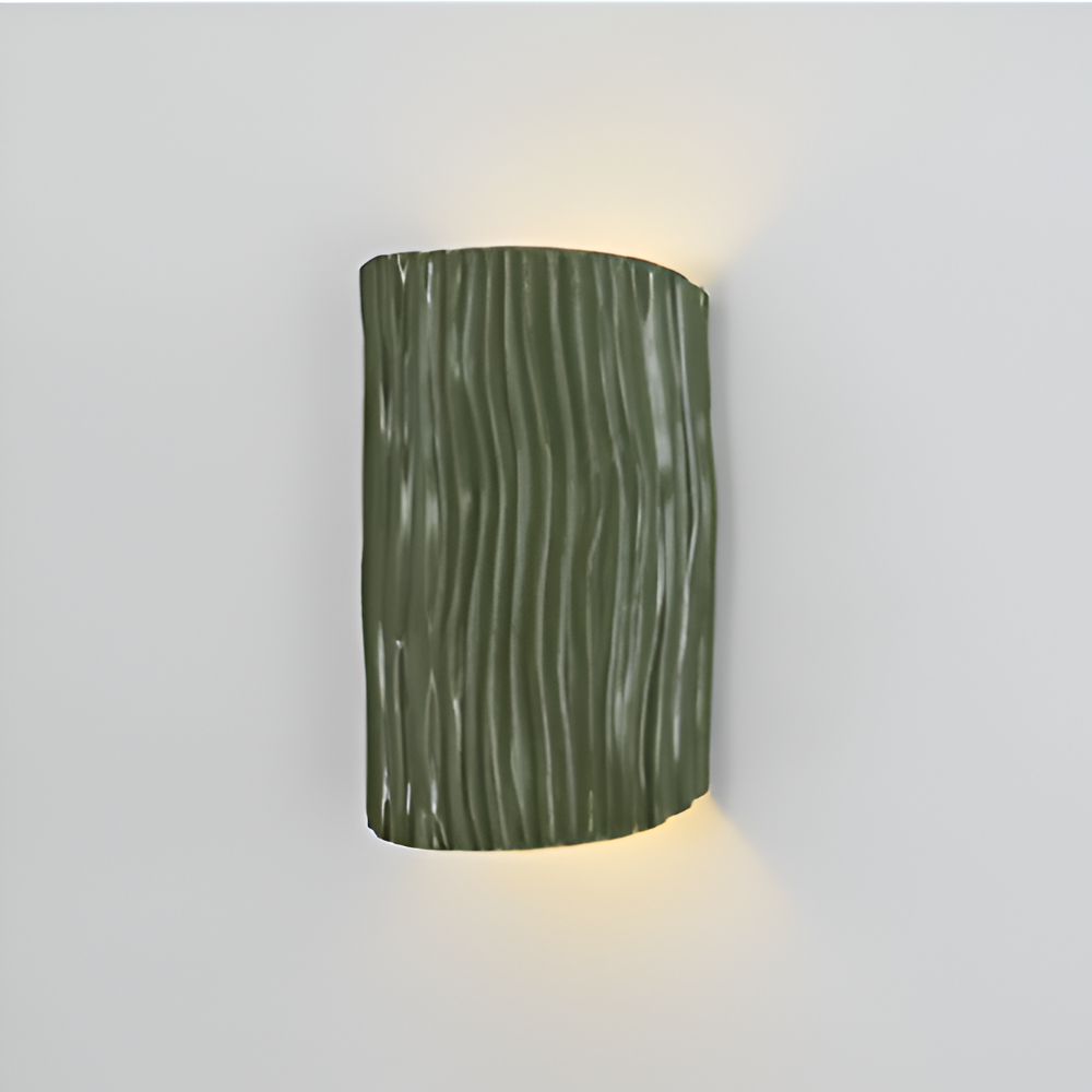 HuePleat – Kurvig Plisserad Vägglampa i Resin med Upp- och Nedåtriktad LED-belysning