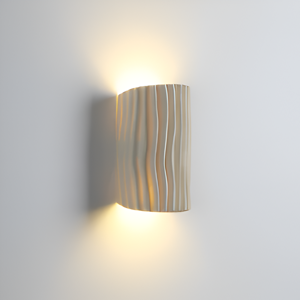HuePleat – Kurvig Plisserad Vägglampa i Resin med Upp- och Nedåtriktad LED-belysning