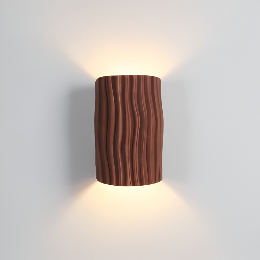 HuePleat – Kurvig Plisserad Vägglampa i Resin med Upp- och Nedåtriktad LED-belysning