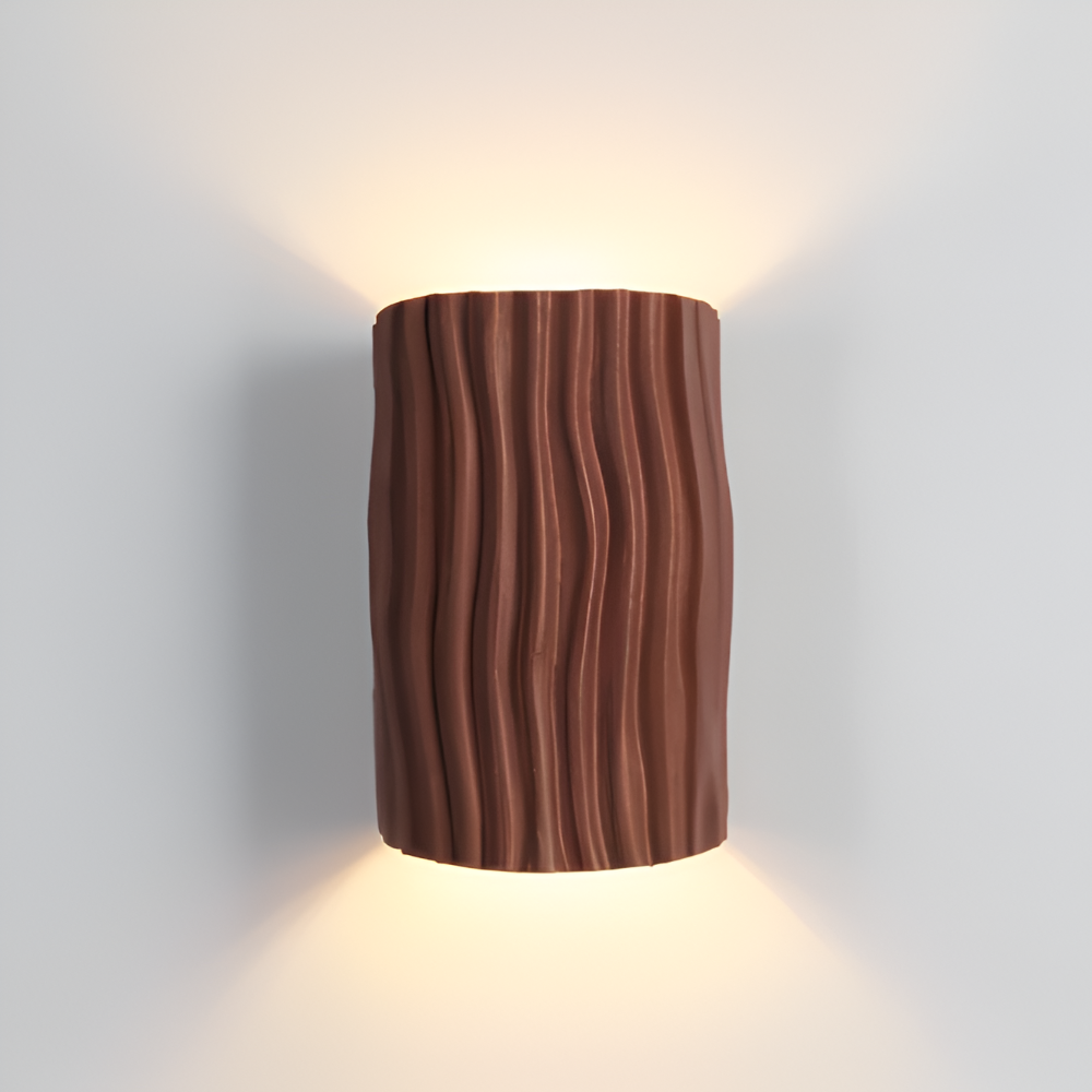 HuePleat – Kurvig Plisserad Vägglampa i Resin med Upp- och Nedåtriktad LED-belysning