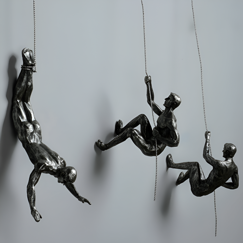 ClimbArt Väggskulptur Set – Kreativt Klättrande Man Motiv i Resin
