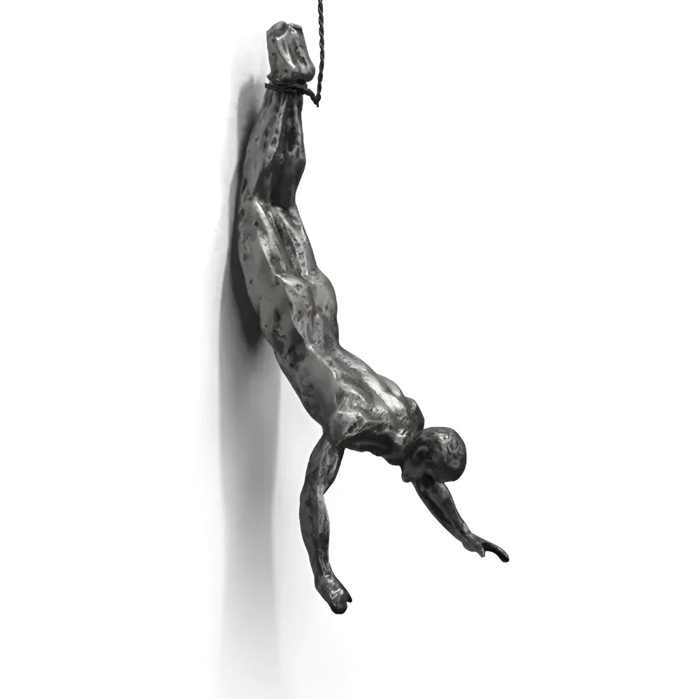 ClimbArt Väggskulptur Set – Kreativt Klättrande Man Motiv i Resin