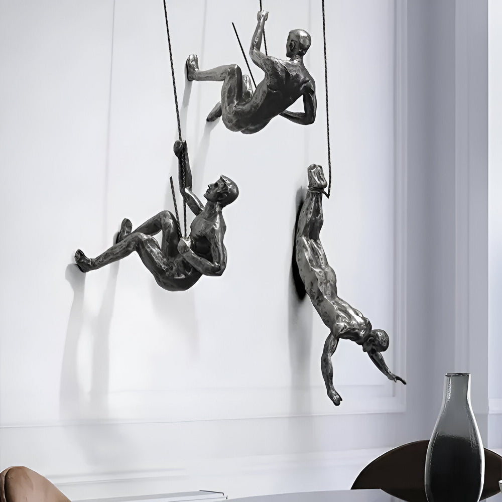 ClimbArt Väggskulptur Set – Kreativt Klättrande Man Motiv i Resin