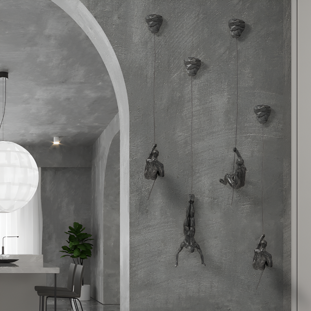ClimbArt Väggskulptur Set – Kreativt Klättrande Man Motiv i Resin