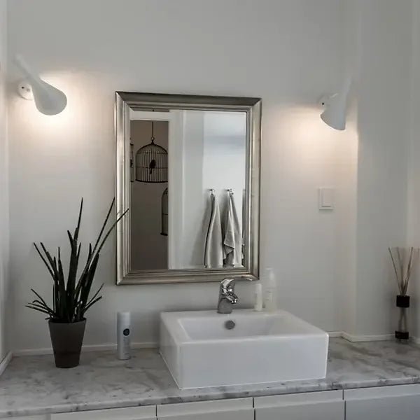 LumoFlex – Minimalistisk LED-lampa med justerbart huvud för vägg, bord och golv