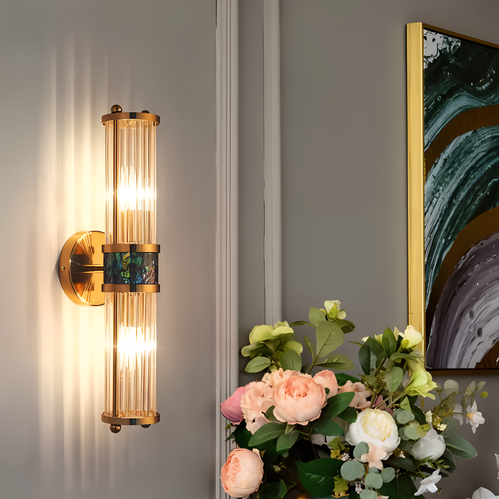 Aurelia – Vägglampa i Guld med Ribbade Kristalldetaljer och E14 LED-belysning