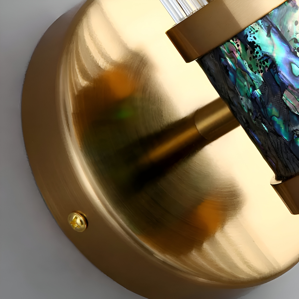 Aurelia – Vägglampa i Guld med Ribbade Kristalldetaljer och E14 LED-belysning