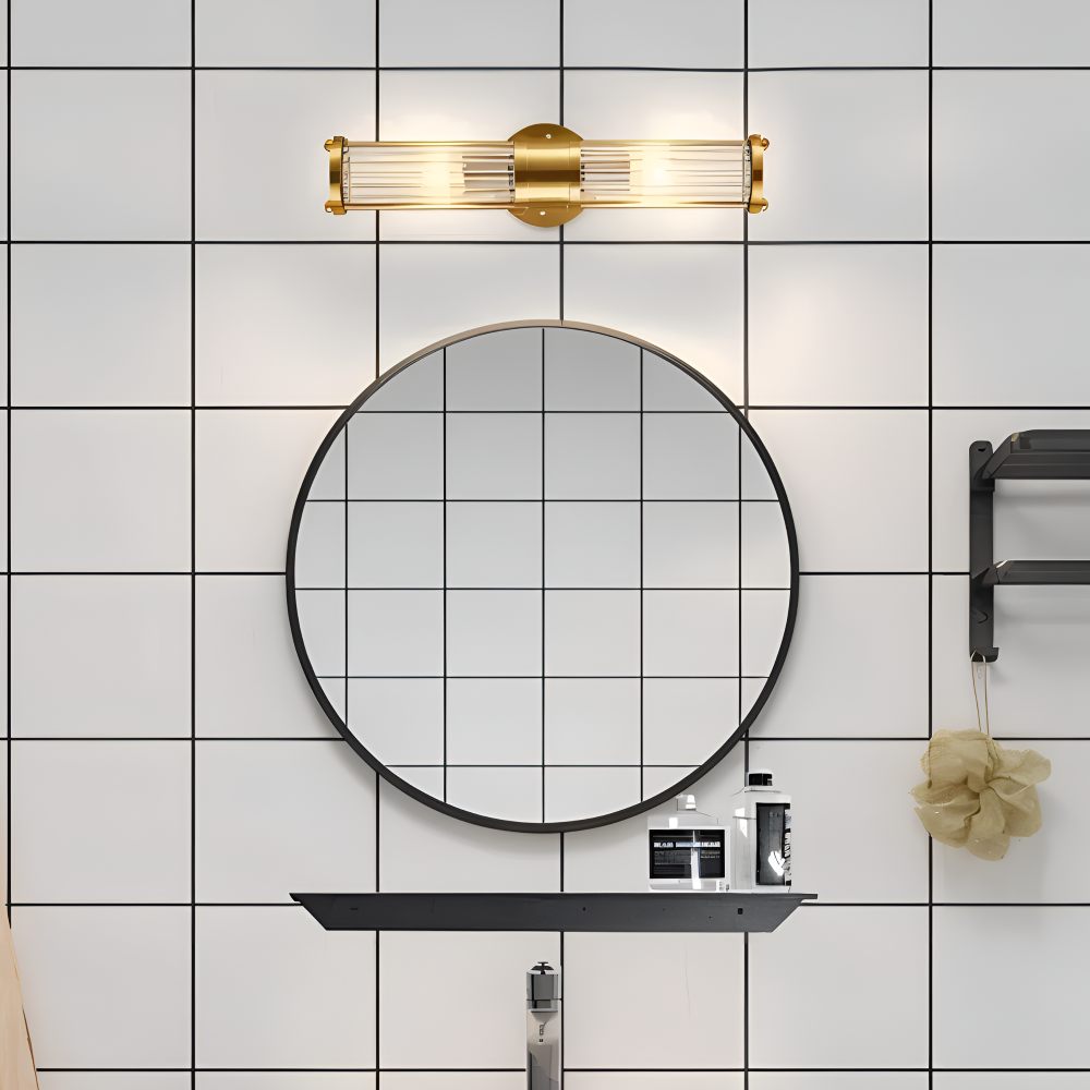 Aurelia – Vägglampa i Guld med Ribbade Kristalldetaljer och E14 LED-belysning