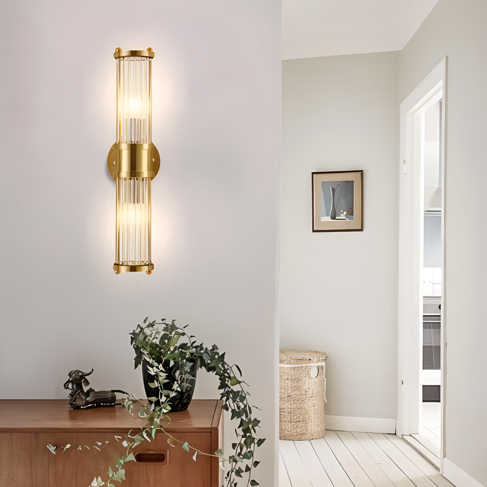 Aurelia – Vägglampa i Guld med Ribbade Kristalldetaljer och E14 LED-belysning