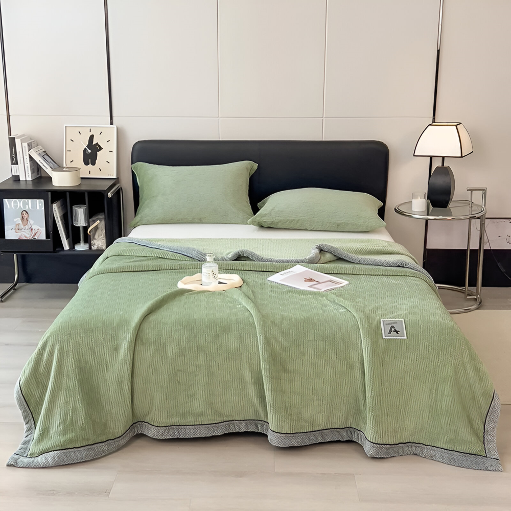 VeluLuxe – Elegant Sammetfilt i Minimalistisk Design