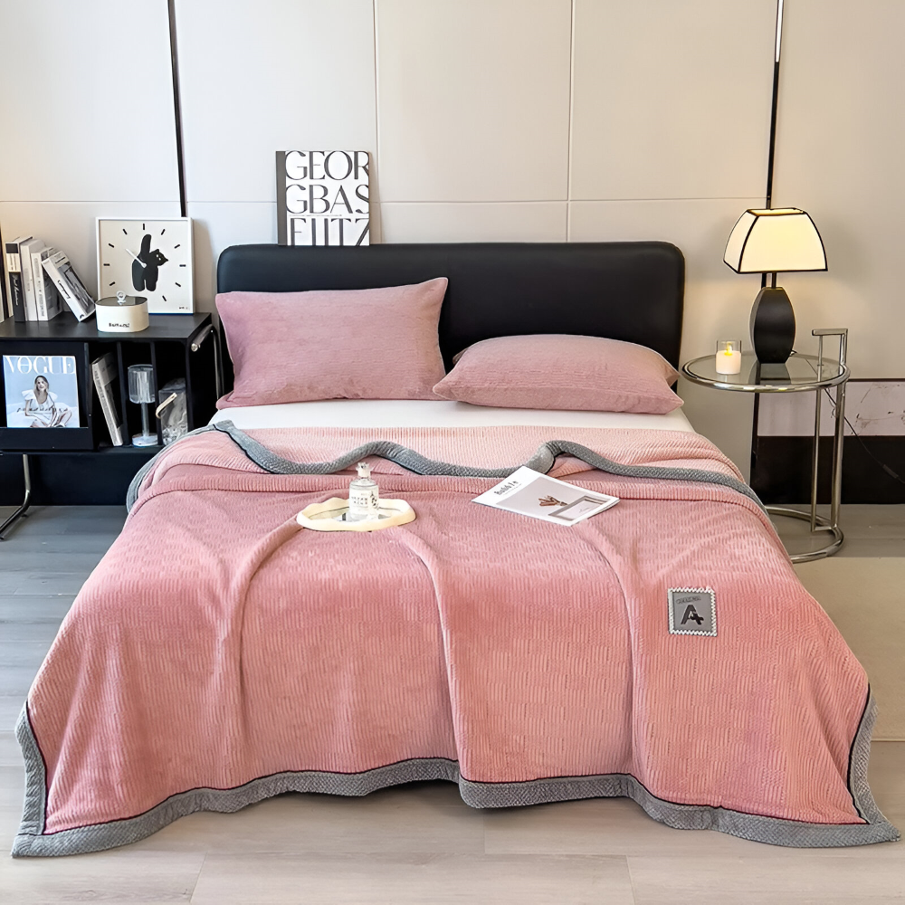 VeluLuxe – Elegant Sammetfilt i Minimalistisk Design
