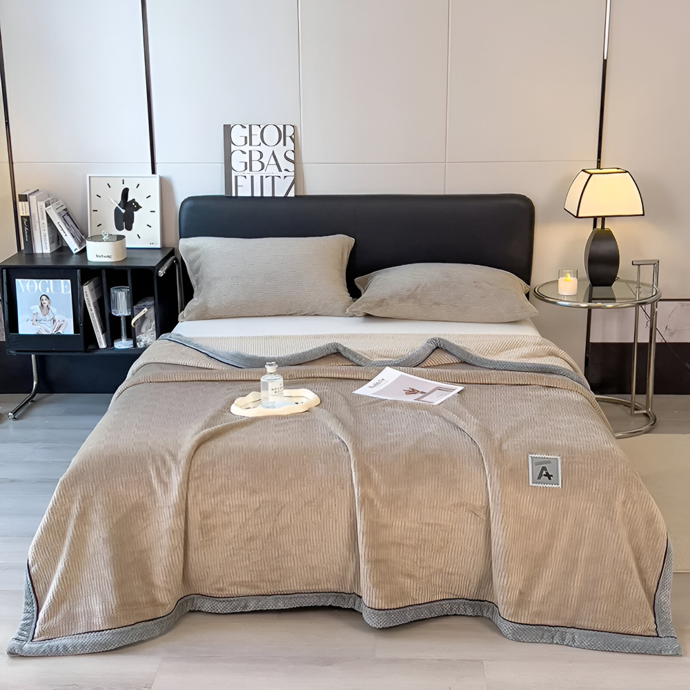 VeluLuxe – Elegant Sammetfilt i Minimalistisk Design